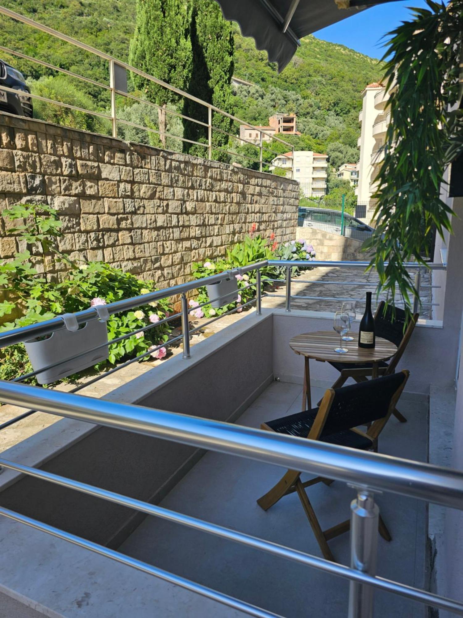 Anja & Ogo Apartments Sea View & Pool Petrovac المظهر الخارجي الصورة